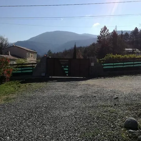 Villa de plain-pied, piscine et parking privé * Estoublon
